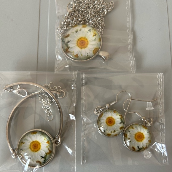 Sunflower Daisy Cabochon Glass Pendant Necklace Bracelet Set - Picture 2 of 4